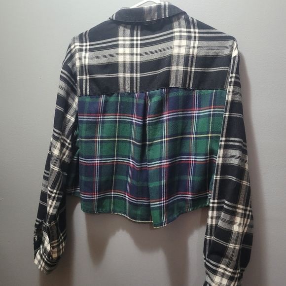 Forever 21 Cropped Plaid Button Front Shirt M - Picture 5 of 5